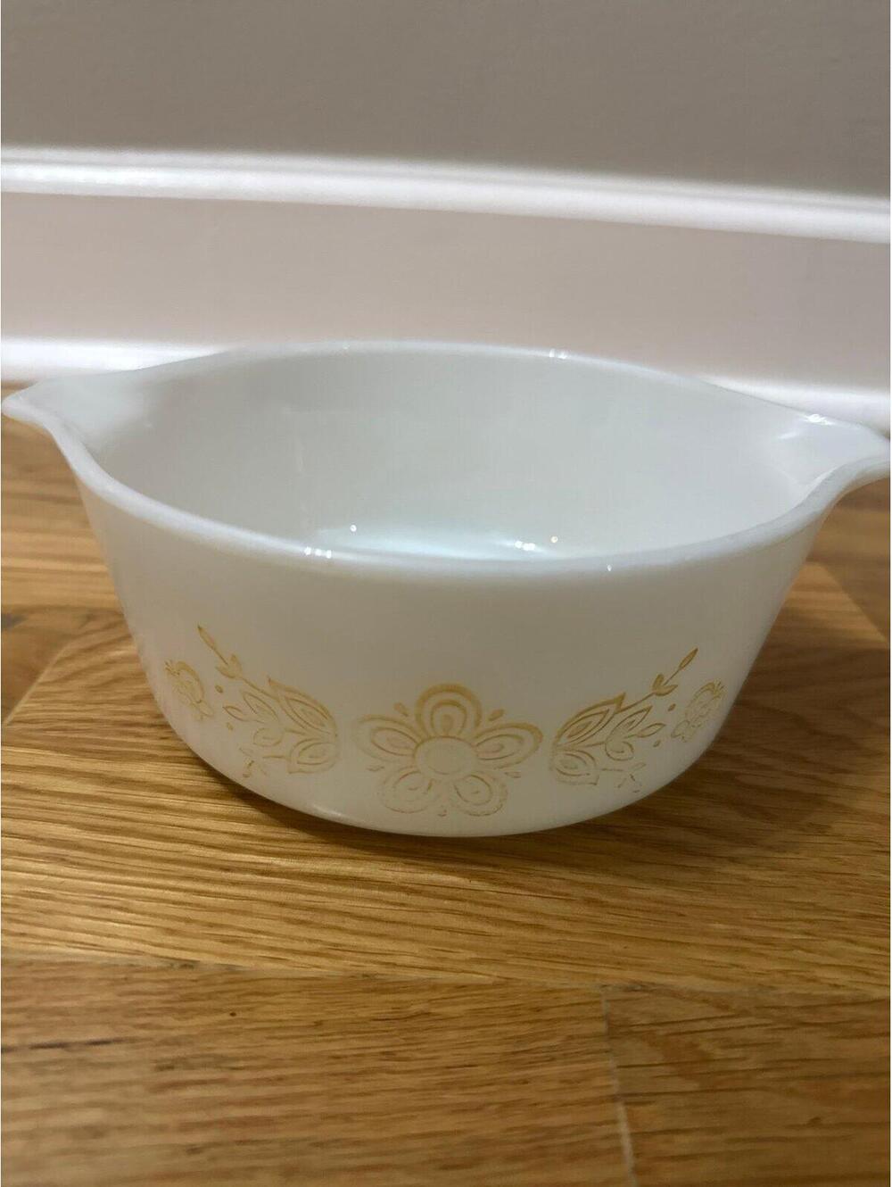 Pyrex Butterfly Gold Pattern Casserole Dish Small